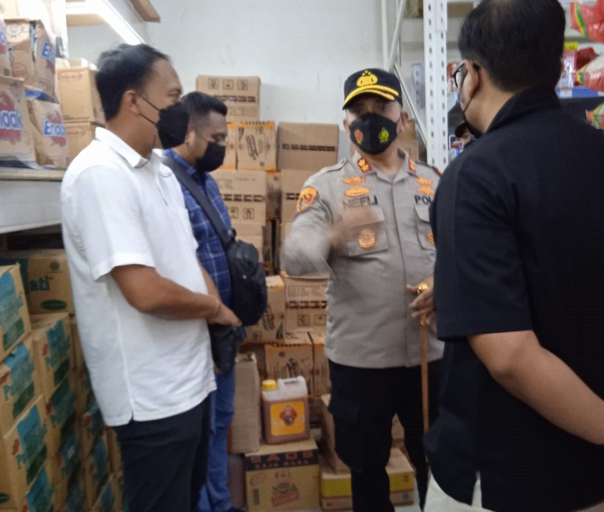 podiumnews.com-Kapolres Tabanan Cek Stok Minyak Goreng di Distributor
